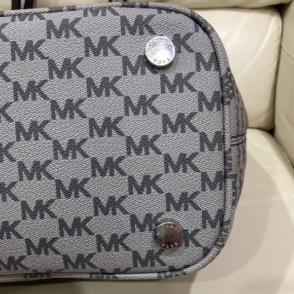 Michael Kors Jet Set Signature Large Pocket Tote Black Gray - Picture 14 of 16